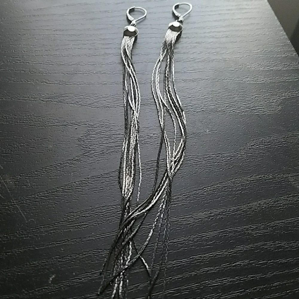 Long dangle earings - Picture 3 of 3